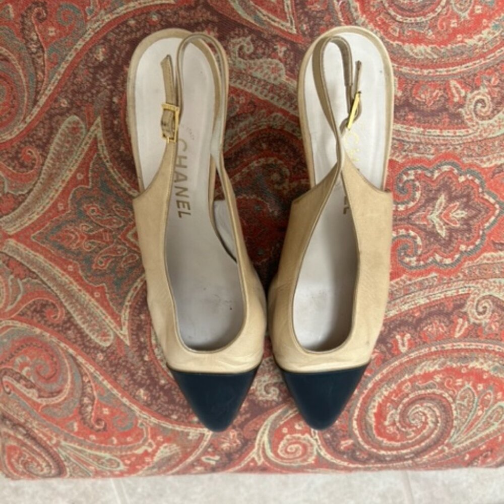 Vintage Chanel captoe slingback, size 9